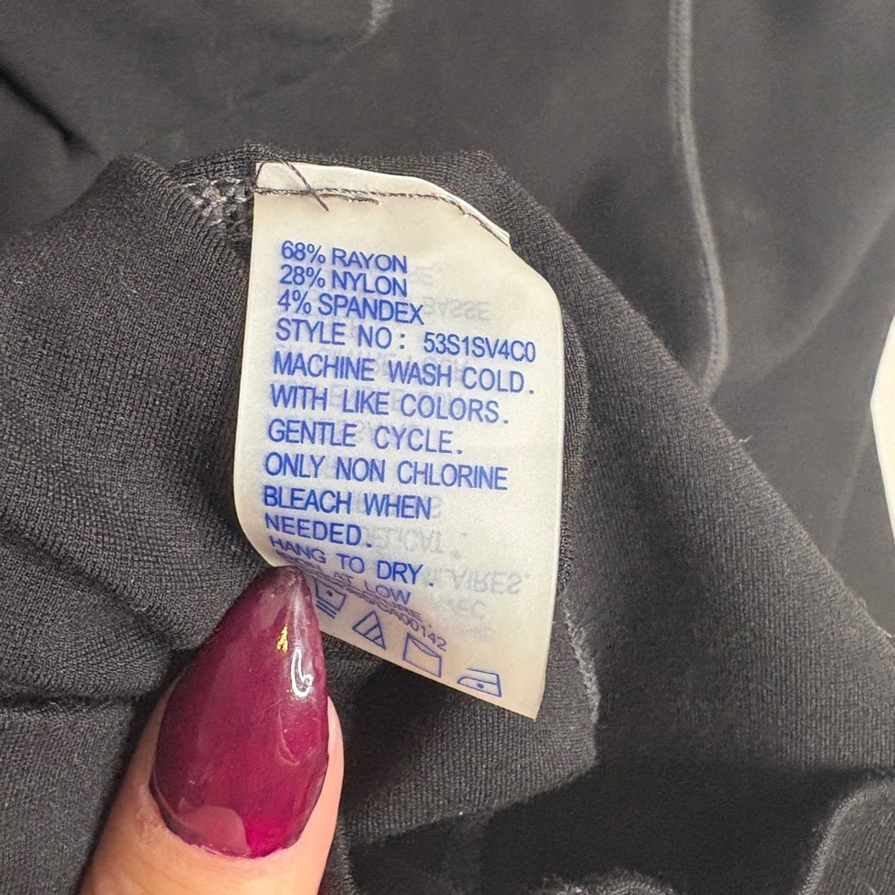 ✨4/$30 Peter Nygard Black Zip-Up Vest - Picture 5 of 5